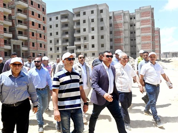 وزير الإسكان يتفقد وحدات  