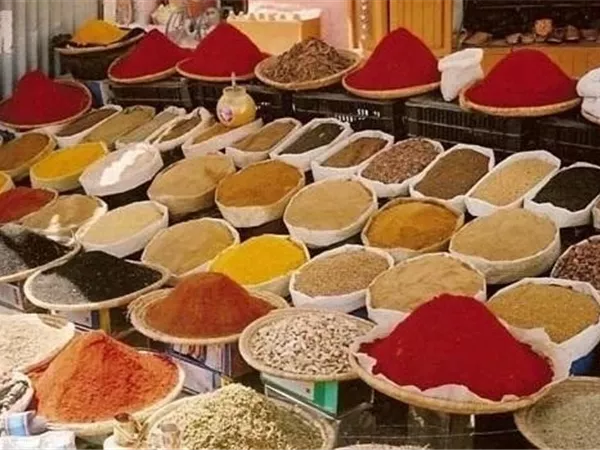 أسعار التوابل والمكسرات ترتفع بالسوق المصري.. والزبيب يتصدر القائمة 