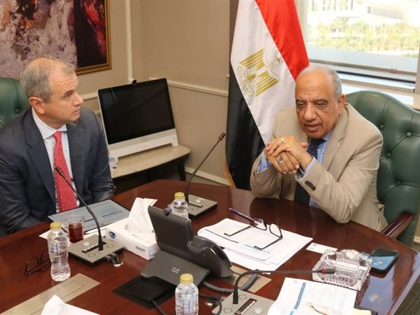  وزير الكهرباء يبحث مع مسئولي شركة الكازار الإماراتية تعزيز التعاون وزيادة الاستثمارات