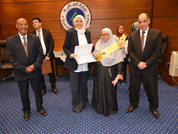 رشا عبد العال: تحية وزير المالية و تقديره للأمهات المثاليات بمصلحة الضرائب 