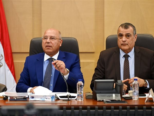 وزير الصناعة يشدد على التزام شركات الأسمدة بالكميات الموردة محليًا والمخصصة للتصدير