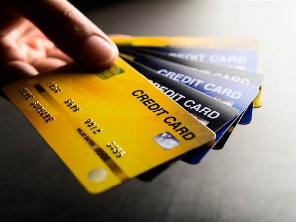 الحدود الجديدة لبطاقات البنك الأهلي الائتمانية بالعملة الأجنبية 2025