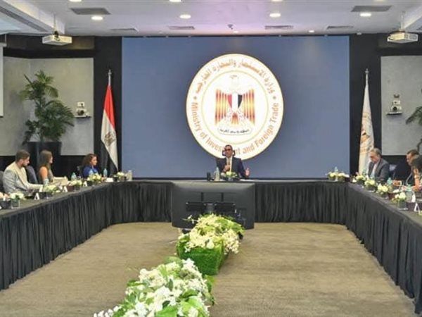 وزير الاستثمار يلتقي وفد مؤسسة شفيق جبر لتعزيز التعاون الثقافي والاقتصادي