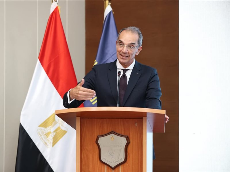 عمرو طلعت وزير الاتصالات