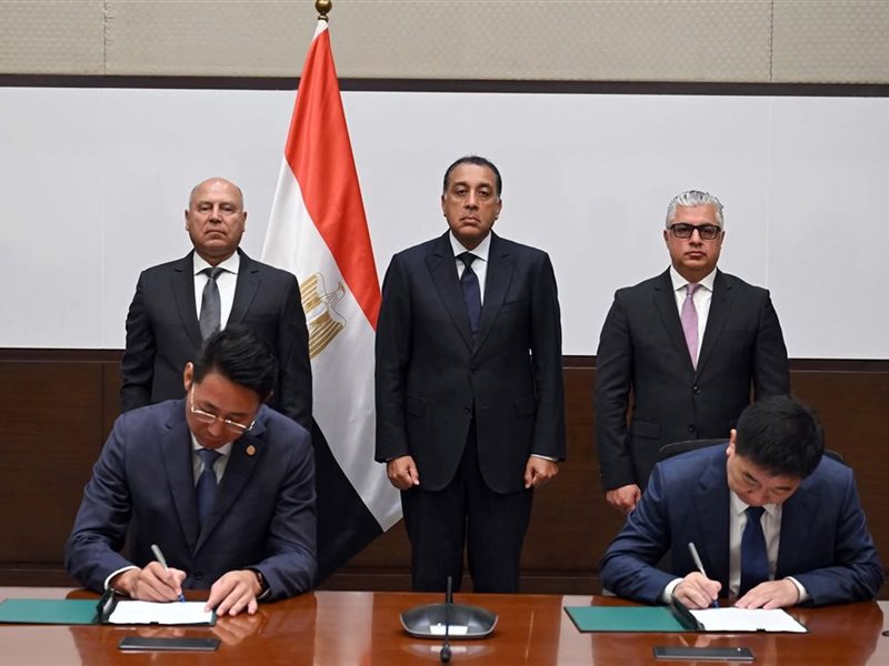 توقيع استثمارات جديدة