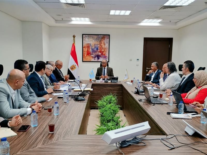اجتماع حول إدارة