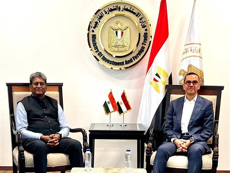 وزير الاستثمار يلتقي