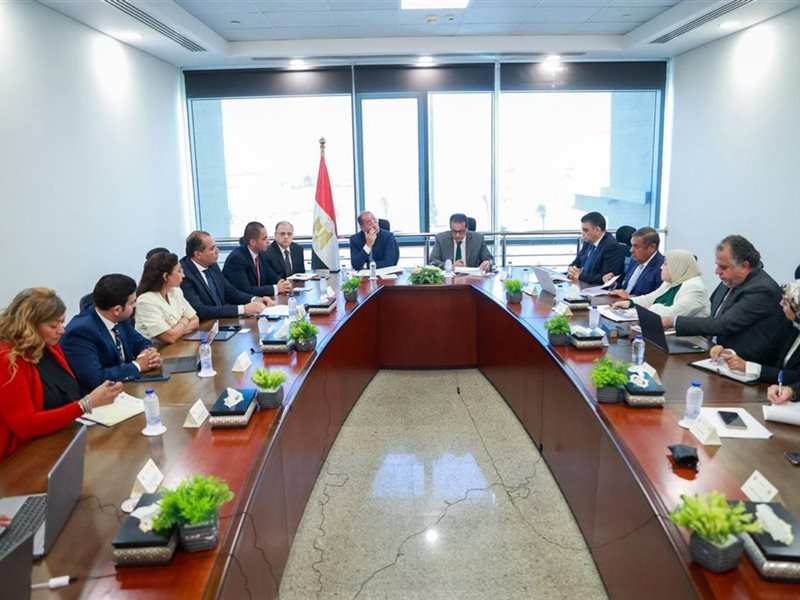لقاء وزير المالية