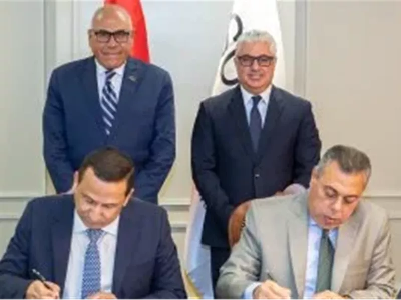 وليد جمال يوقع عقد