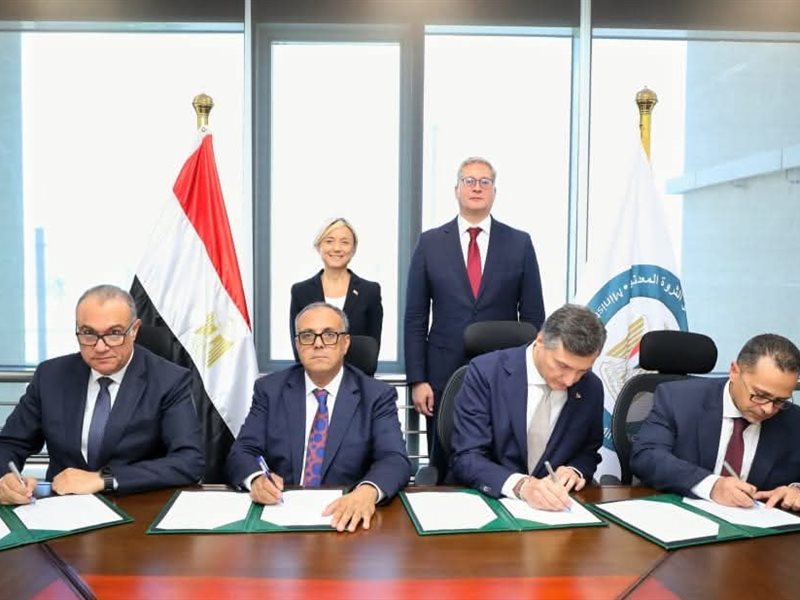 وزير البترول يوقع