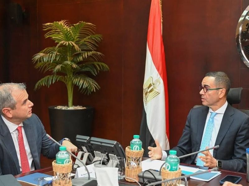 وزير الاستثمار يلتقي