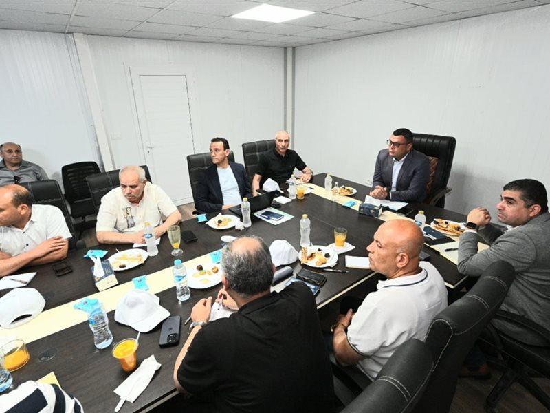 وزير الإسكان مع شركات