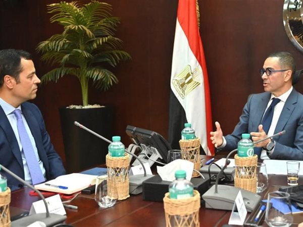 وزير الاستثمار يستعرض مع وفد صندوق النقد الدولي الجهود المبذولة لتحسين الاستثمار