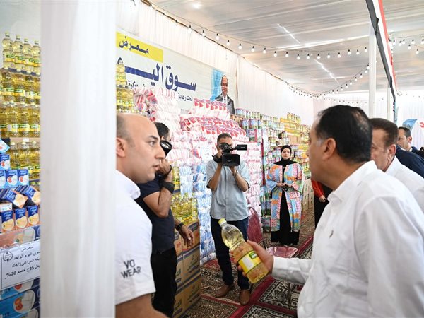 رئيس الوزراء يتفقد سوق اليوم الواحد للسلع الغذائية بأشمون