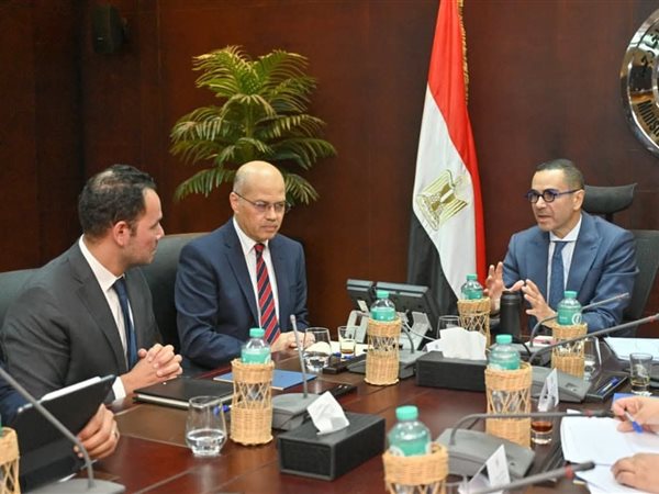 وزير الاستثمار يبحث تعزيز موقع مصر بمؤشر التعقيد الاقتصادي وزيادة الصادرات العالمية