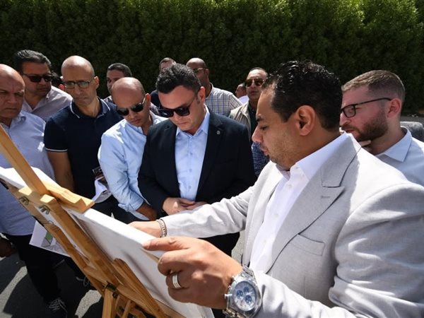 وزير الإسكان يتابع مشروعات تطوير الطرق والمحاور بمدينتي 6 أكتوبر وحدائق أكتوبر