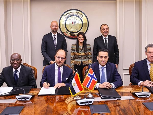 مصر والنرويج توقعان اتفاقًا لتمويل مشروع دندرة لتوفير طاقة نظيفة للألومنيوم
