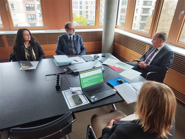 الهوبي يبحث في ألمانيا سبل تطوير منظومة سلامة الغذاء وتبادل الخبرات الدولية