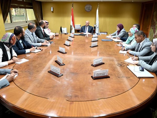 وزير الصناعة يبحث مع مجموعة كنان القابضة السعودية خطة إقامة مجمع صناعي