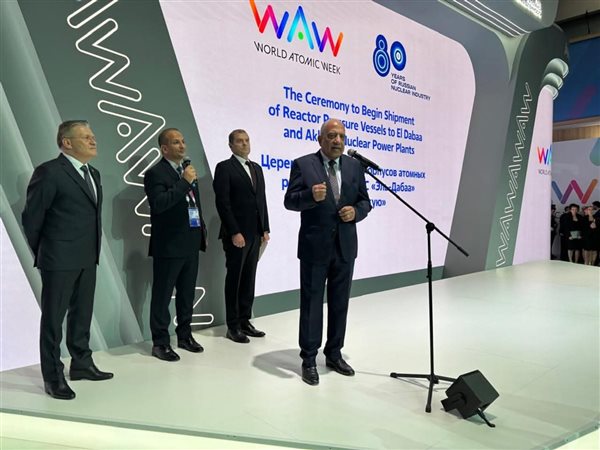 وزير الكهرباء يشهد نقل وعاء ضغط المفاعل للوحدة الأولى بمحطة الضبعة النووية