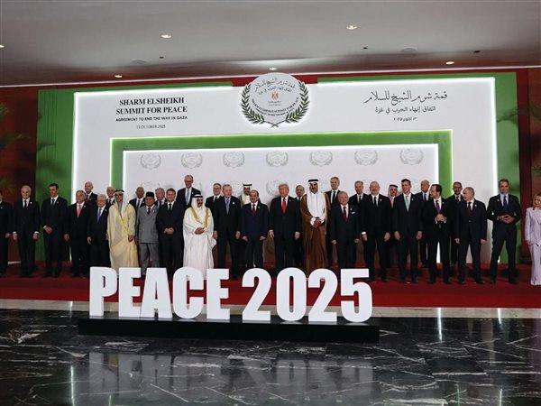 قمة شرم الشيخ 2025.. كيف أنقذ السلام في غزة الاقتصاد العالمي من الانهيار؟