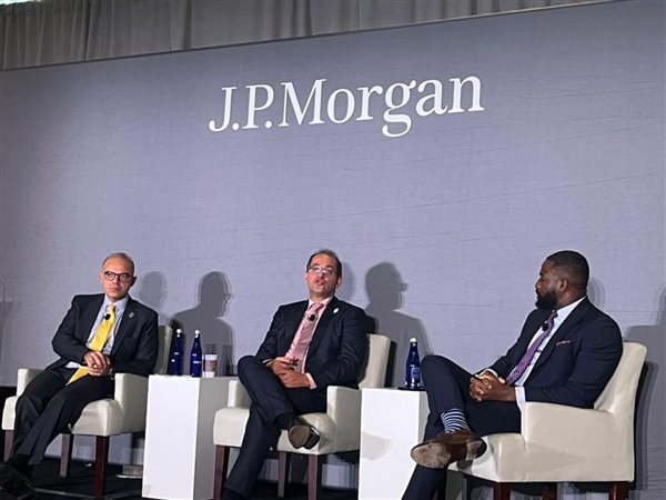 كجوك: نستهدف طروحات بالقطاع المالي والتأمين والمطارات واللوجستيات والطاقة المتجددة خلال العام المالي الحالي