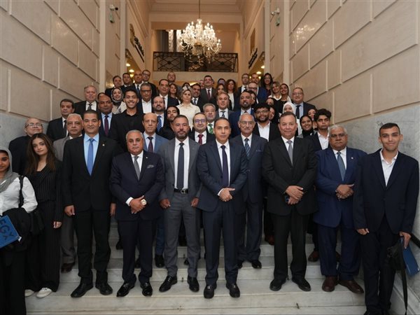 قيادات الرقابة المالية والبورصة يفتتحون جلسة التداول احتفالًا بأسبوع المستثمر العالمي 2025