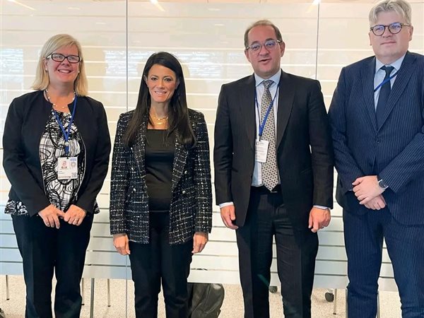 المشاط تبحث مع 