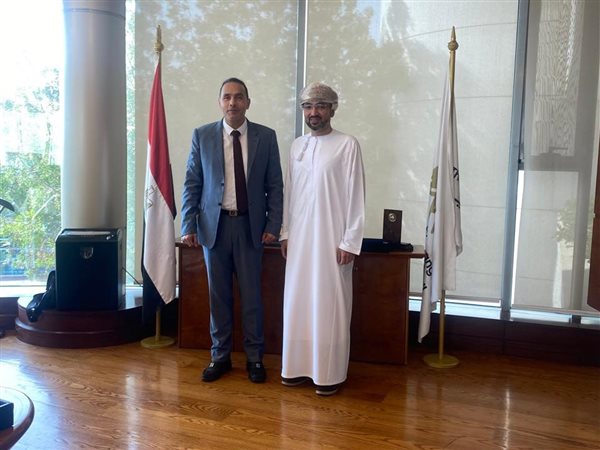 إسلام عزام يبحث مع نظيره بمسقط التعاون المشترك وتطوير أدوات مالية جديدة