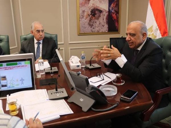 وزير الكهرباء يبحث مع 