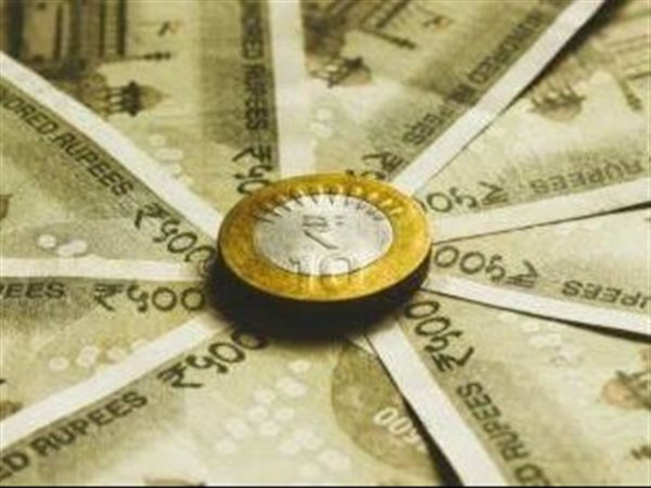 الروبية تسجل أسوأ أسبوع في شهر بسبب سياسات التأشيرات والرسوم الجمركية الأمريكية ساعتان