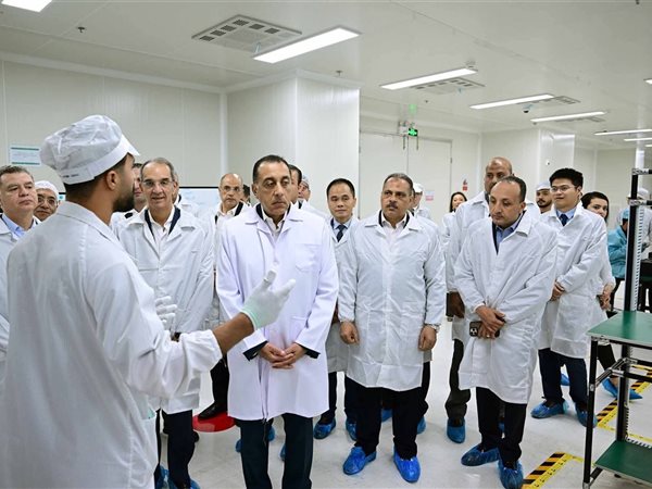 رئيس الوزراء يفتتح مصنع شركة 