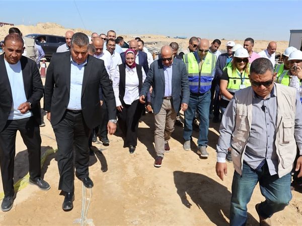 وزير الكهرباء يتفقد أبراج عبور قناة السويس ضمن مشروع الربط المصري السعودي