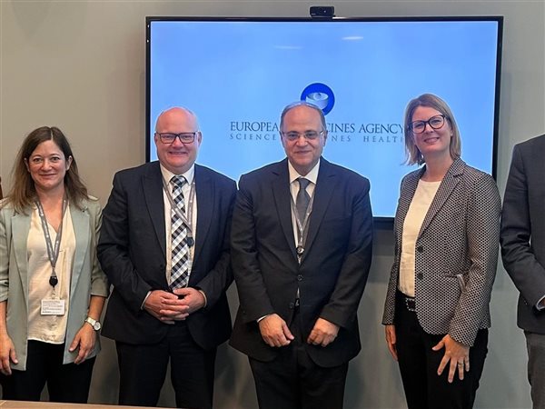 رئيس هيئة الدواء المصرية يبحث مع الهيئة السويسرية للأدوية آليات التعاون المشترك