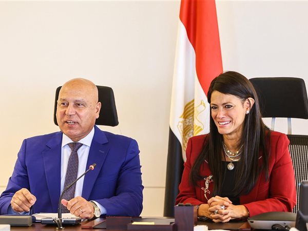 وزير الصناعة والنقل يوقع اتفاقية تمويل الشريحة الرابعة لمترو أنفاق القاهرة