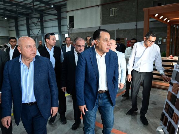 رئيس الوزراء يفتتح مصنع 