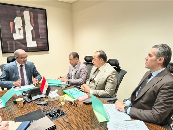 نائب وزير الإسكان يبحث إعداد اللائحة التنفيذية لقانون تنظيم مرفق مياه الشرب والصرف الصحي