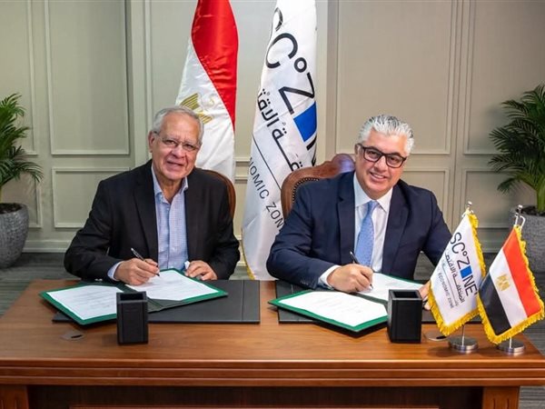  رئيس اقتصادية قناة السويس يوقّع عقود 3 مشروعات جديدة بالقنطرة غرب الصناعية