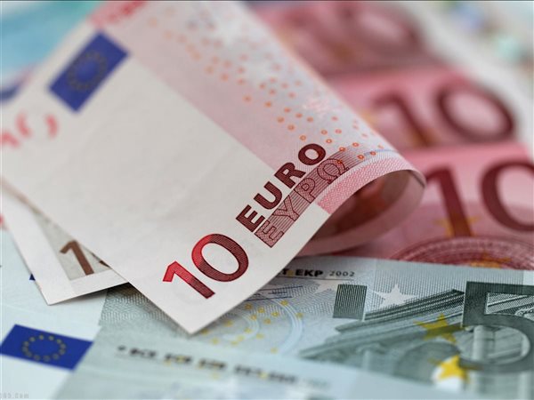 اليورو يرتفع قبل اجتماع البنك المركزي الأوروبي