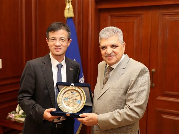 الفريق أسامة ربيع: