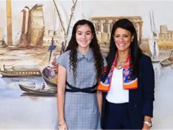 وزيرة التخطيط تحتفى بأصغر سفيرة مصرية في مبادرة شباب بلد