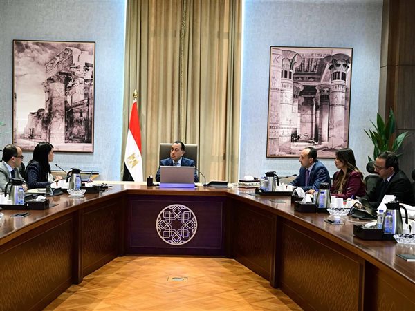 رئيس الوزراء يستعرض الموقف التنفيذي بعد إطلاق الإصدار الأول للسردية الوطنية الاقتصادية