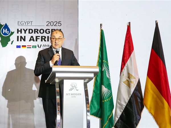 وزير قطاع الأعمال العام يفتتح المؤتمر الدولي الثالث للهيدروجين في أفريقيا