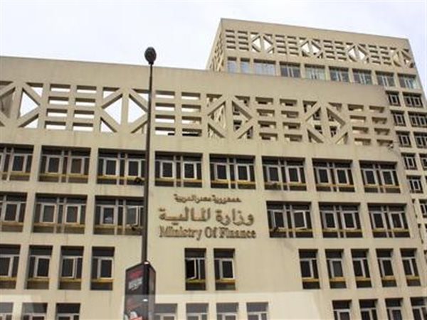 المالية تبحث فرض ضريبة تتراوح بين 4 و5٪ على مبيعات المناطق الحرة بالسوق المحلية