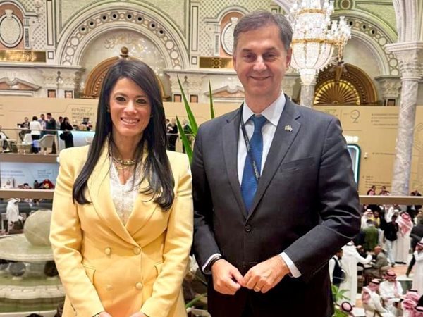 «المشاط» تبحث مع الجانب اليوناني تعزيز التعاون بمجال توطين الصناعة والتكنولوجيا