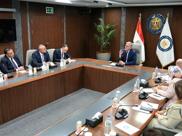 وزير البترول يلتقي مجموعة من كوادر الإدارة المتوسطة والشابة