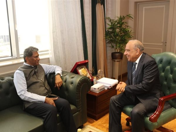 وزير الكهرباء يبحث مع سفير الهند تعزيز التعاون في الطاقة والهيدروجين الأخضر