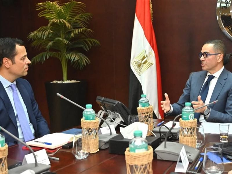 حسن الخطيب وزير الاستثمار
