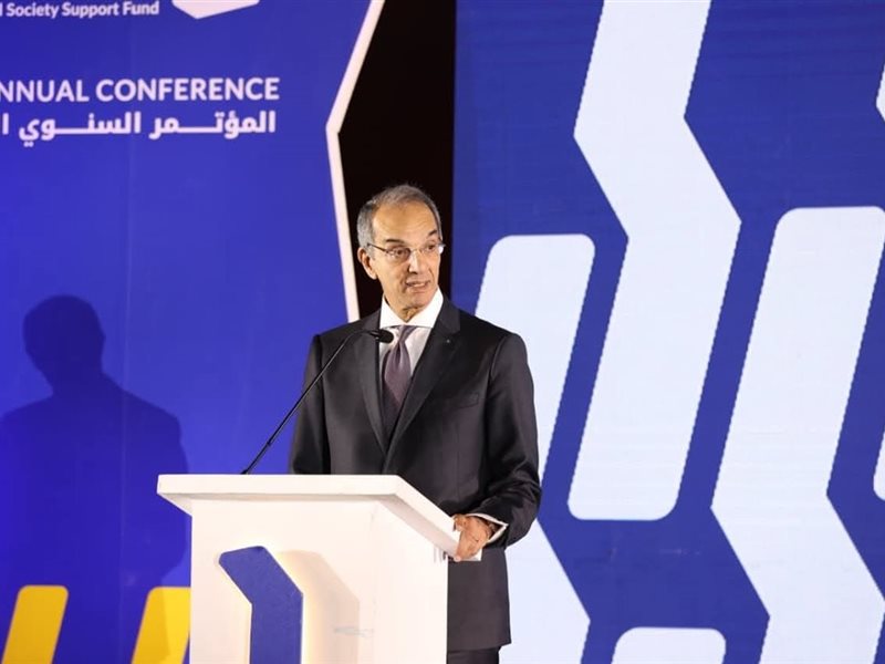 عمرو طلعت وزير الاتصالات