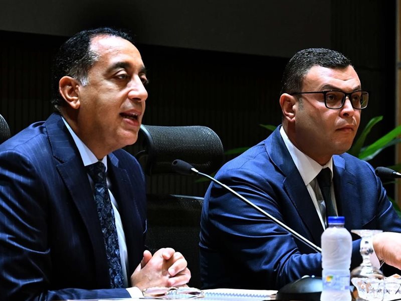 مصطفي مدبولي مع وزير